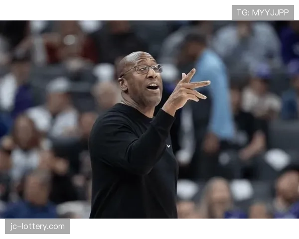 国王队主教练迈克·布朗获得三月最佳教练，球队进攻效率联盟第一